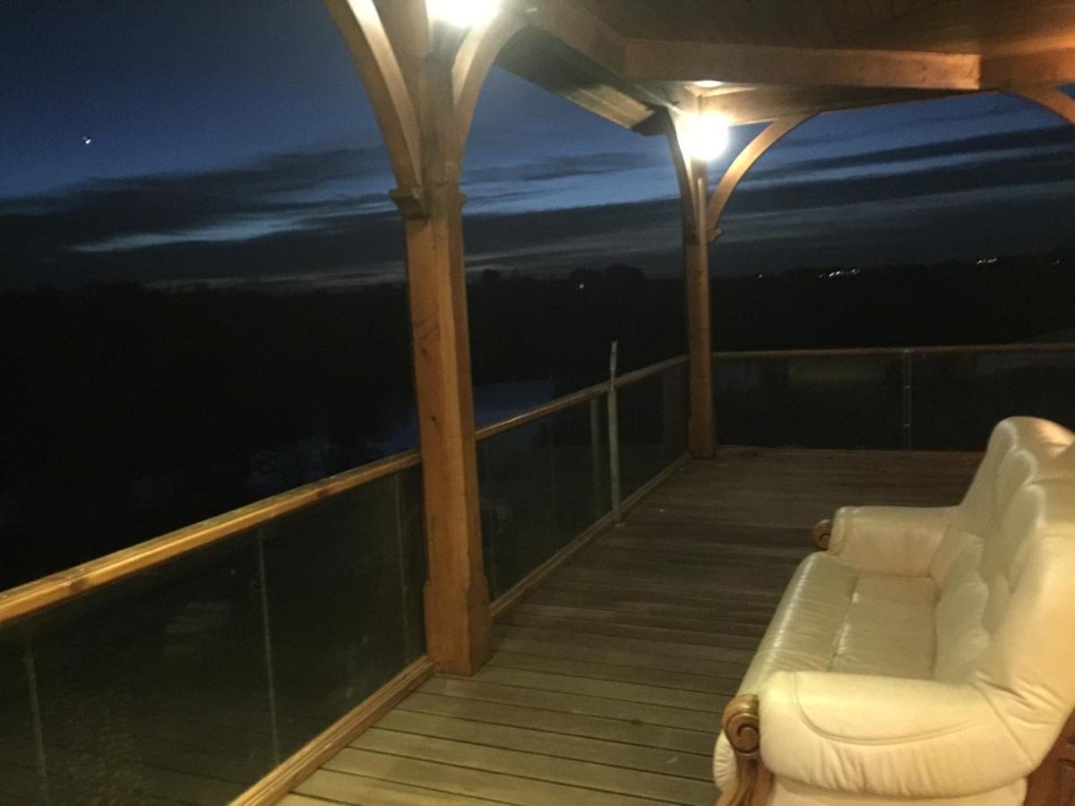 La Decouverte, Jacuzzi, Sauna, Et Terrasse Avec Vue Sur Lac A La Campagne Entre Toulouse Et Auch Villa Catonvielle Exterior photo